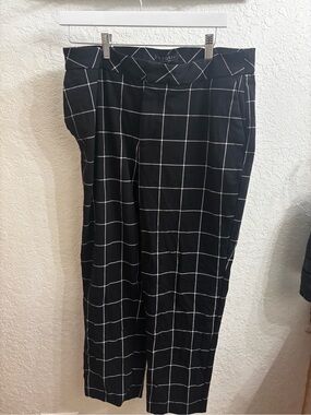 Eloquii Black & White Windowpane Cropped Pants